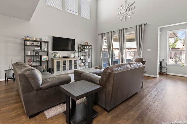 living room featuring dark hardwood / wood-style floors and an inviting chandelier