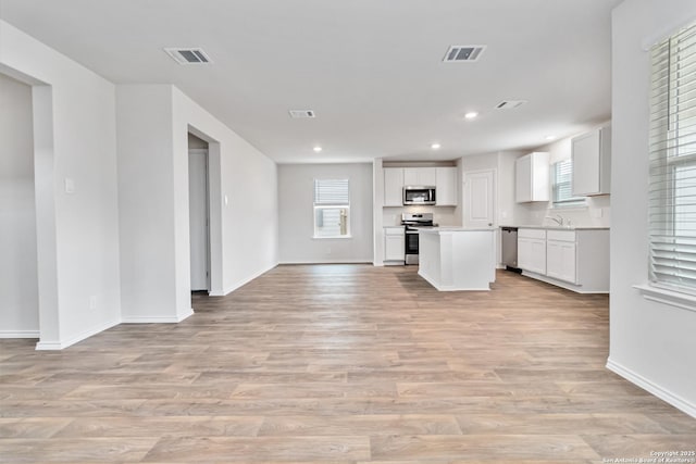 1205 Pacific Monarch, San Antonio, TX 78253 - kitchen with stainless steel appliances, open floor plan, light wood-style flooring, baseboards, and recessed lighting
