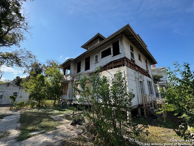 view of property exterior