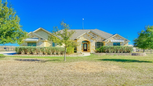 view of front of house with a front lawn