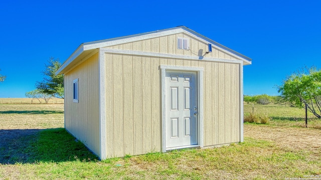 view of outdoor structure featuring a yard