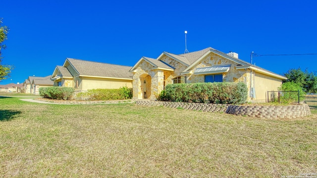 ranch-style house featuring a front yard