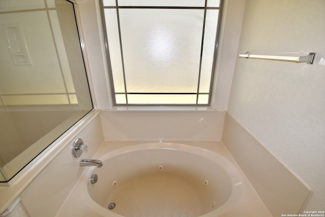 bathroom featuring a bathing tub