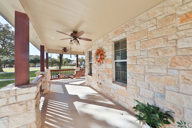 view of patio featuring covered porch and ceiling fan