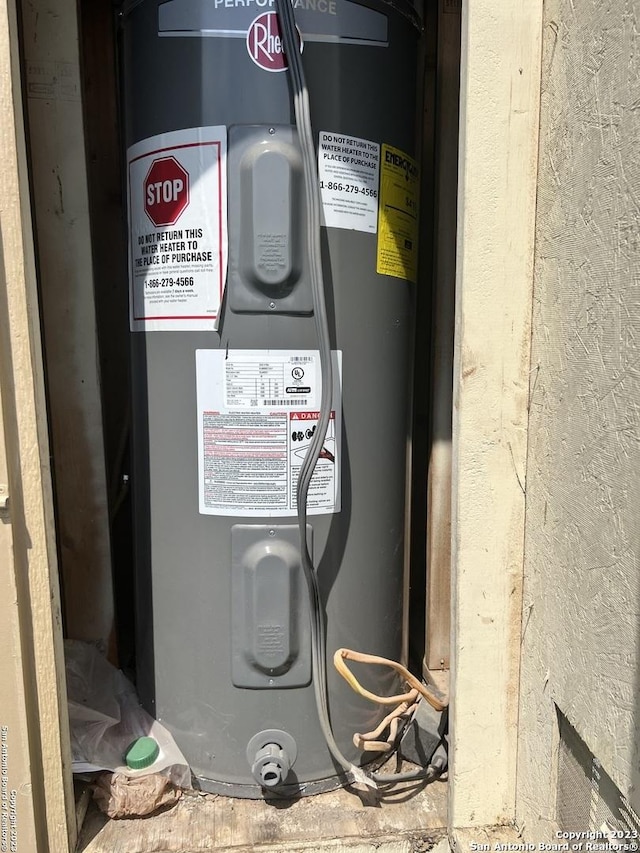1714 Constantinople St, Castroville, TX 78009 - utility room with water heater