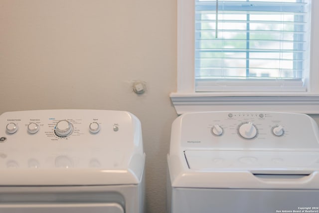 802 Piedmont Ave, San Antonio, TX 78210 - laundry room featuring washer and clothes dryer