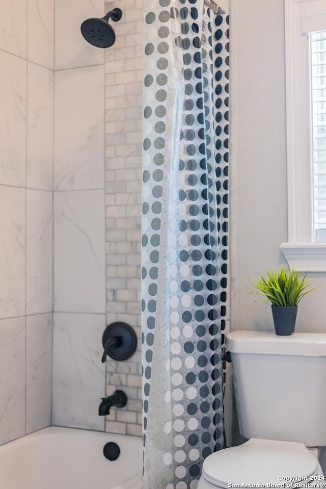 802 Piedmont Ave, San Antonio, TX 78210 - full bathroom with toilet and shower / bathtub combination with curtain