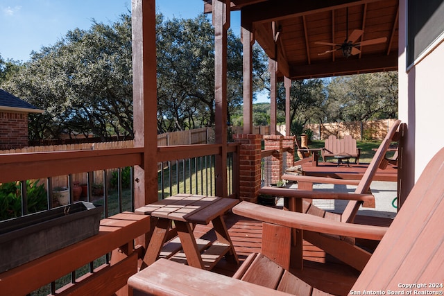 deck with ceiling fan