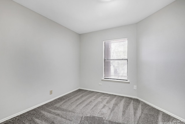 unfurnished room featuring carpet floors