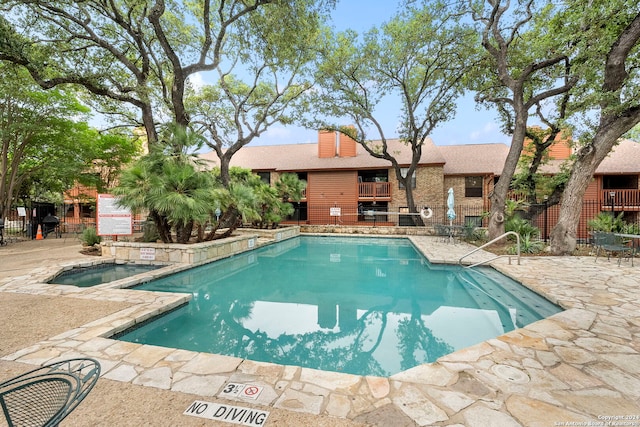 view of swimming pool featuring a patio