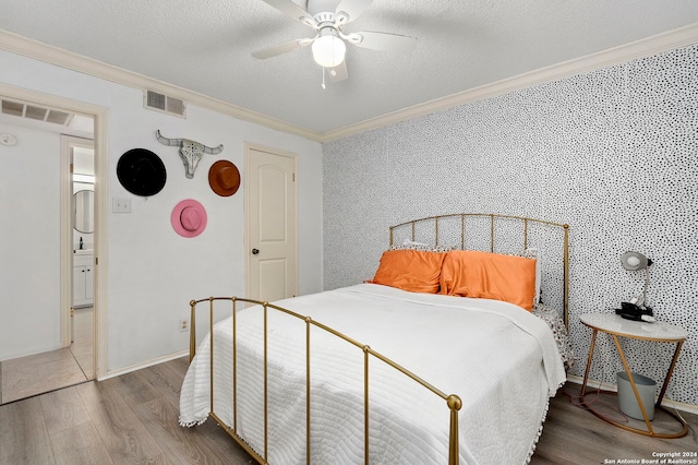 bedroom with hardwood / wood-style floors, a textured ceiling, ceiling fan, and crown molding