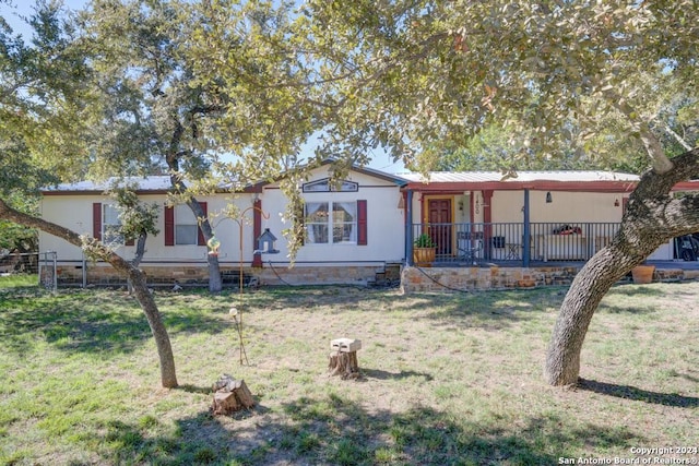 view of front of home with a front lawn