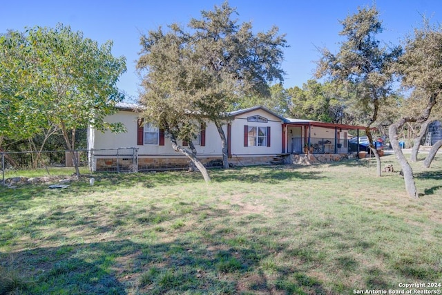 view of front of house featuring a front yard