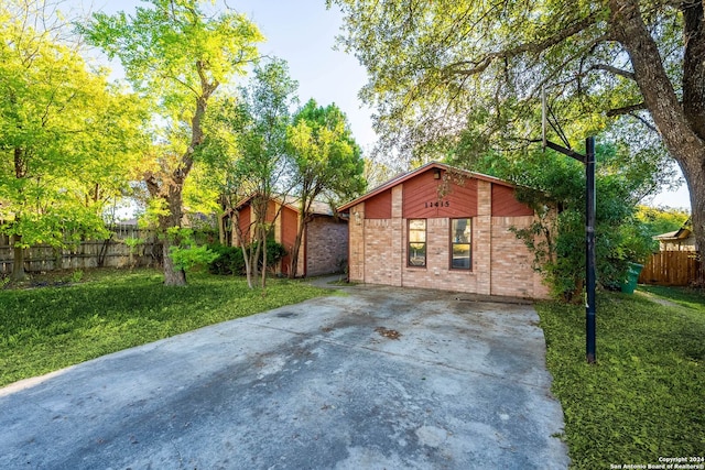 exterior space featuring a front lawn