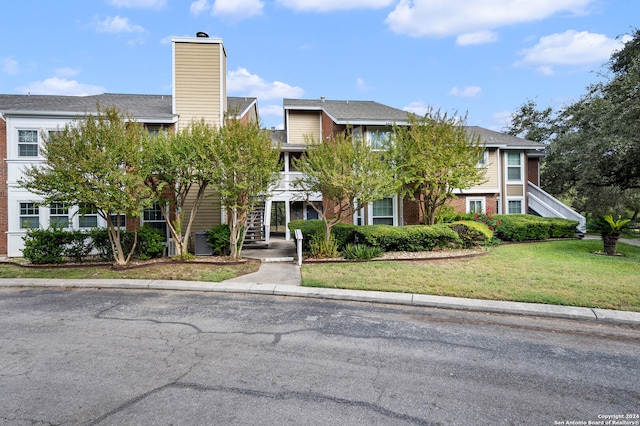 view of front of home with a front lawn