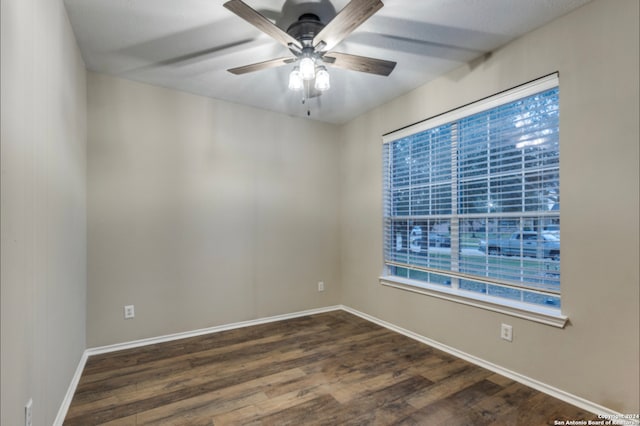 unfurnished room with dark wood-type flooring and ceiling fan