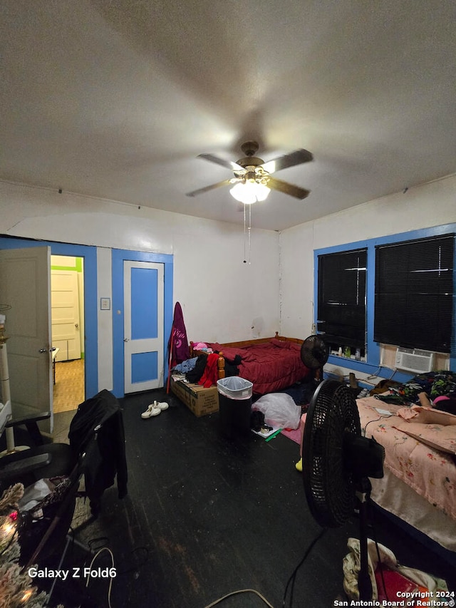 bedroom with ceiling fan and a textured ceiling