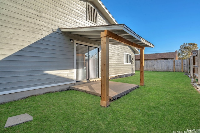 view of yard with a patio area