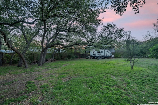 view of yard at dusk