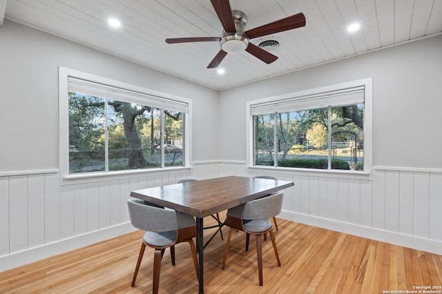 dining space with light hardwood / wood-style flooring and ceiling fan