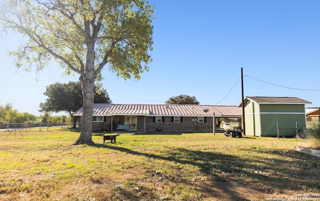 view of yard with a shed