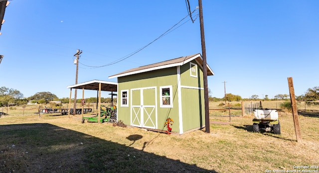 view of outdoor structure featuring a yard