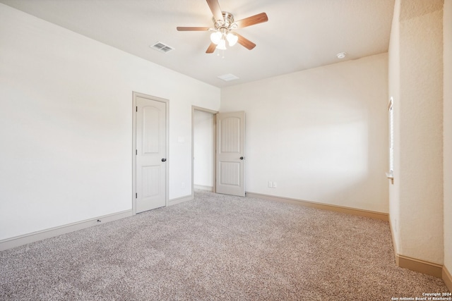 carpeted empty room featuring ceiling fan