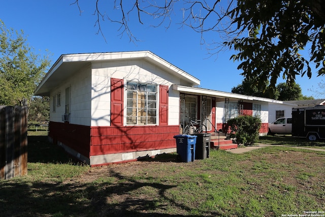 view of side of property featuring a yard