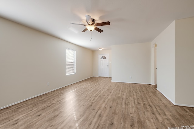 unfurnished room featuring light hardwood / wood-style flooring and ceiling fan