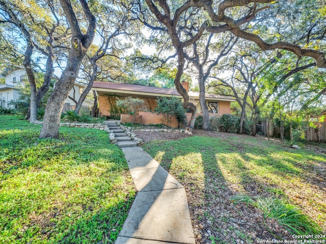 ranch-style home featuring a front yard