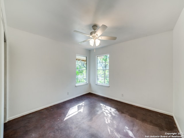 empty room with ceiling fan