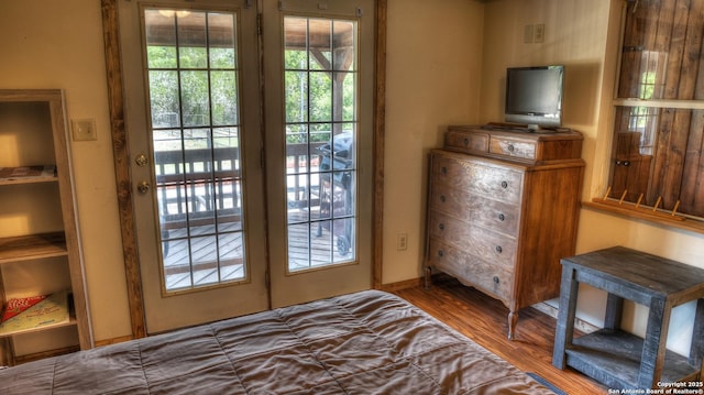 297 Bluff Creek Rd, Leakey, TX 78873 - bedroom with wood finished floors