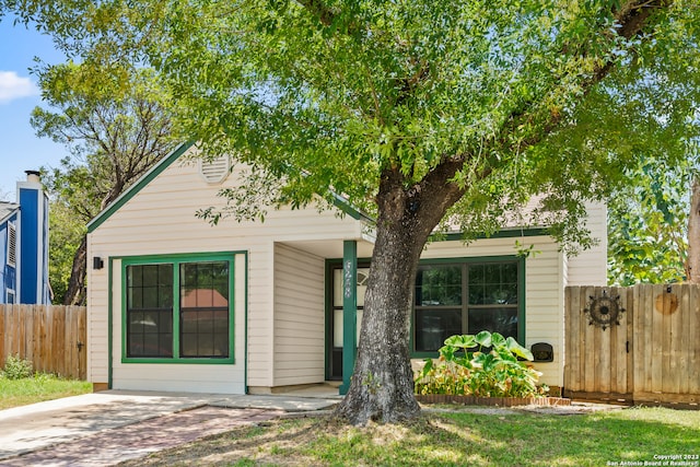 view of front of house