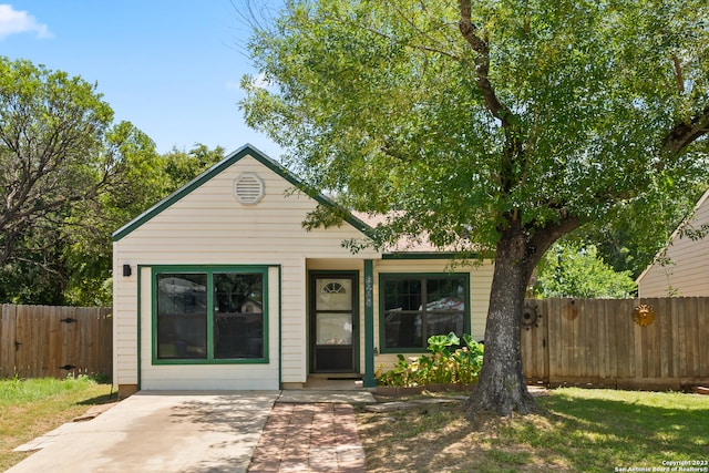 view of front of property