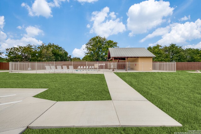 view of yard with a patio area