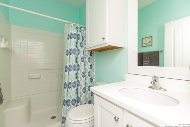 bathroom featuring a shower with curtain, toilet, and vanity