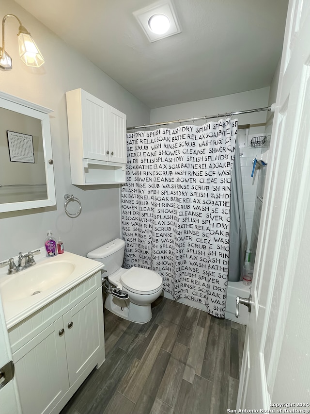 full bathroom featuring shower / tub combo with curtain, vanity, wood-type flooring, and toilet