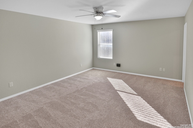 carpeted empty room featuring ceiling fan