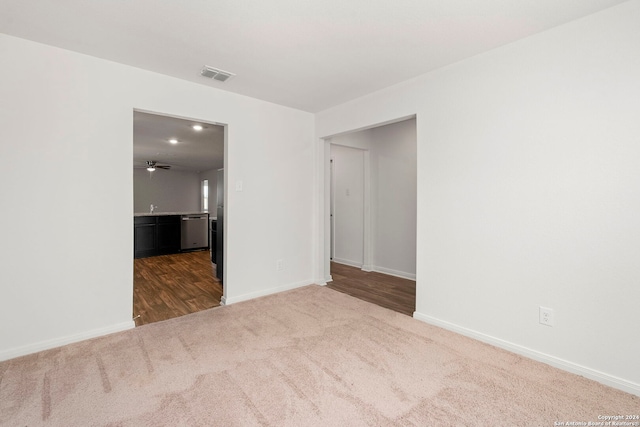 empty room featuring dark hardwood / wood-style flooring and ceiling fan