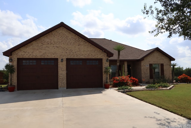 view of front facade featuring a front yard and a garage