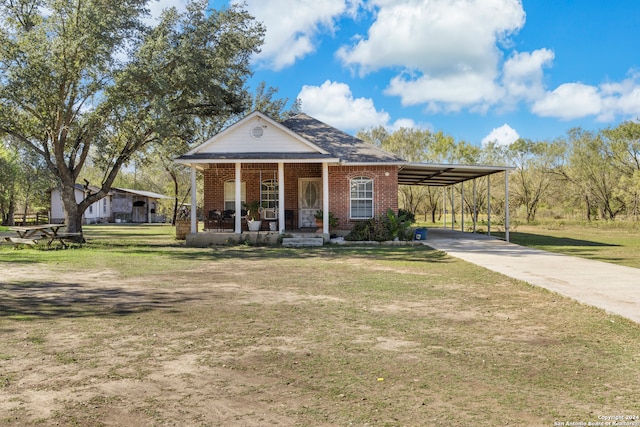 view of front of home with a porch, a carport, and a front lawn