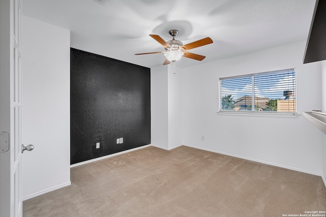 carpeted empty room featuring ceiling fan