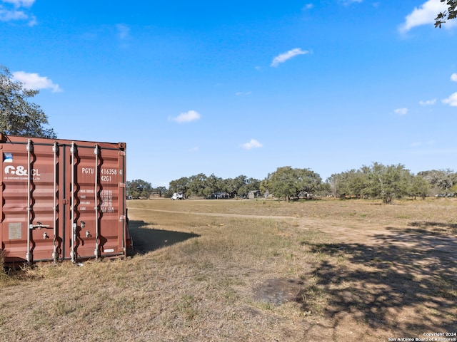 view of yard featuring a rural view