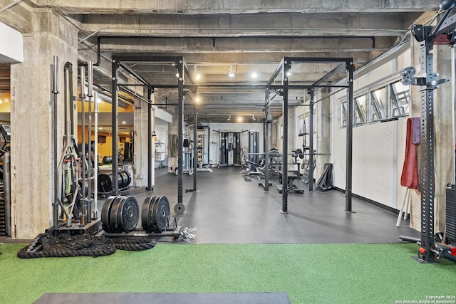 exercise room with baseboards