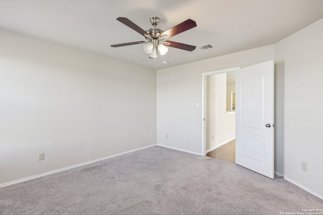 carpeted spare room featuring ceiling fan