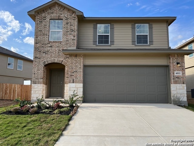 view of front property featuring a garage