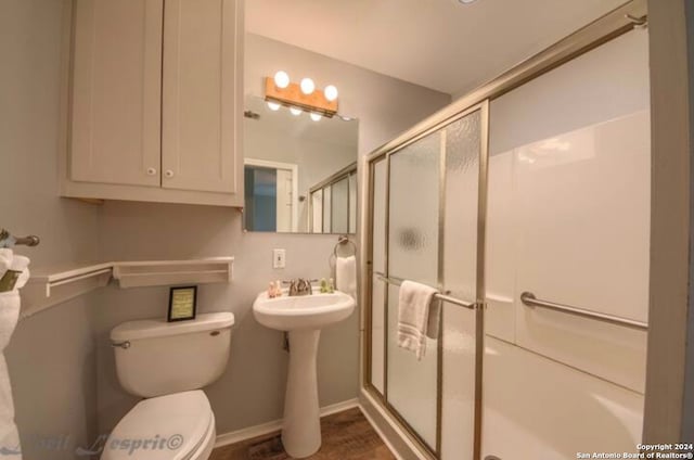 bathroom featuring toilet and walk in shower