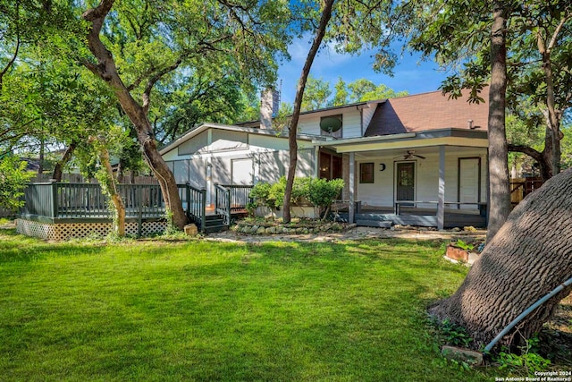 view of front of property featuring covered porch and a front lawn