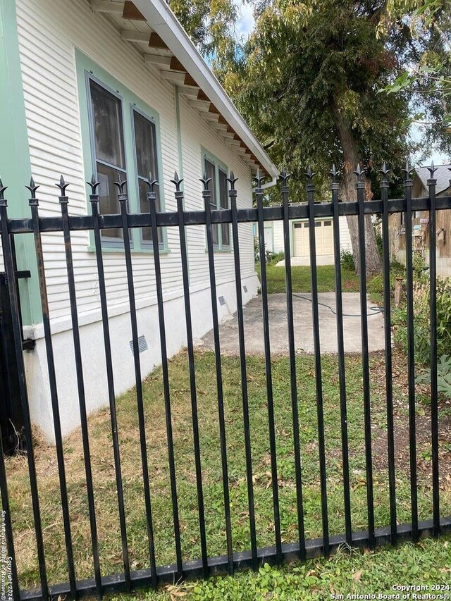 view of gate featuring a yard