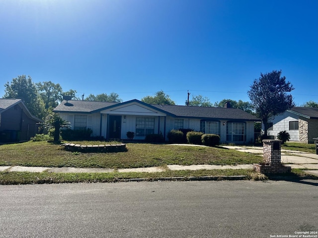 6118 Elm Valley Dr, San Antonio, TX 78242 - ranch-style home with a front lawn